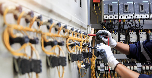 Professional Electrician technician working in Apple Valley, UT